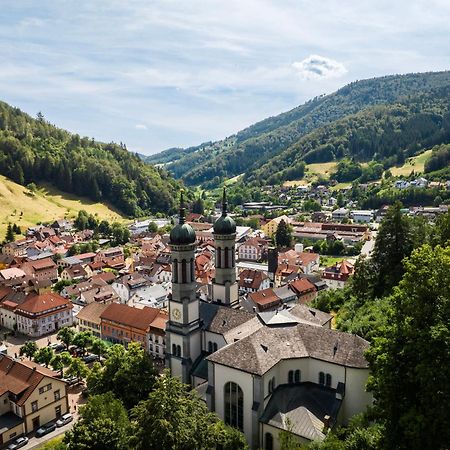 Gruener Baum Naturparkhotel & Schwarzwald-Restaurant 토트나우 외부 사진