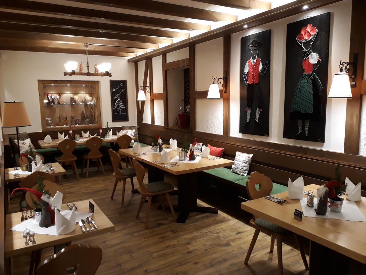 Gruener Baum Naturparkhotel & Schwarzwald-Restaurant 토트나우 외부 사진